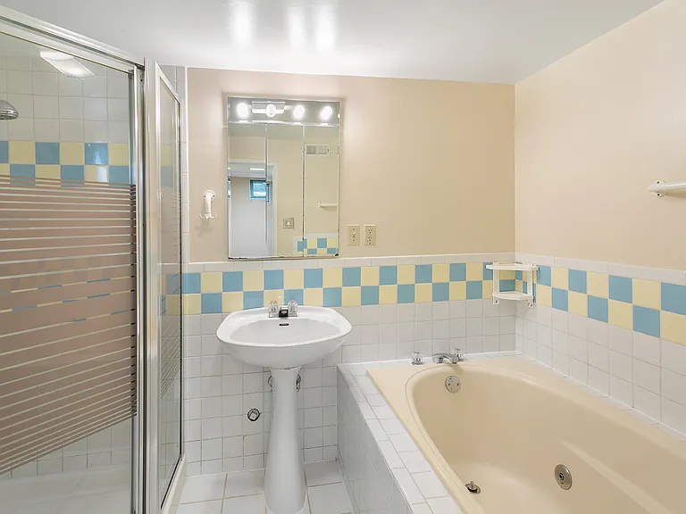 244 N Columbus St — Photo 24