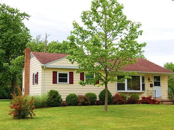 3rd image of 326 Armand Dr