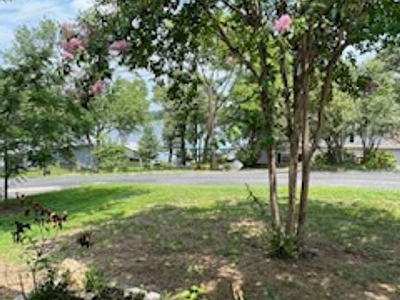 2nd image of 15449 Lakeside Dr
