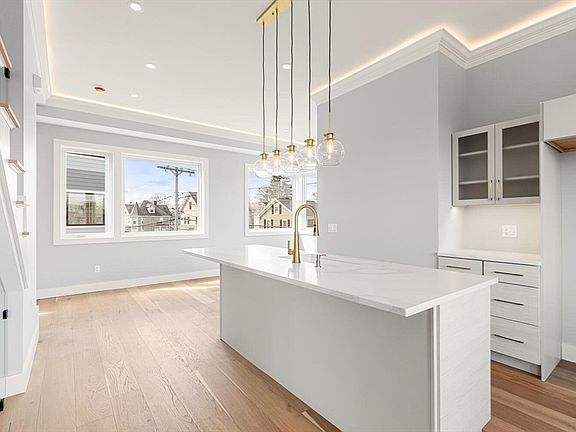 4th image of 312 Newton St #2A