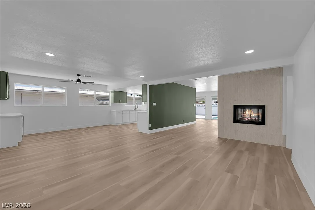 3 bed, 2.0 bath, 2120 sqft, $3,500 — Photo 4
