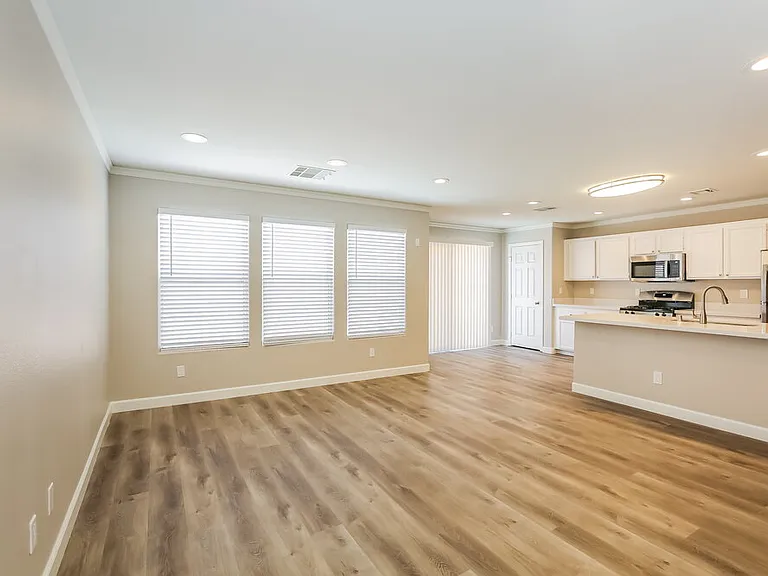 326 Hopedale Ave — Photo 6