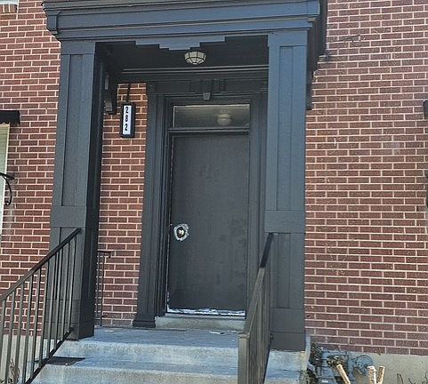 2nd image of 282 Wall St #1