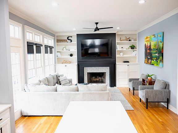 3rd image of 20 Brodie Cir
