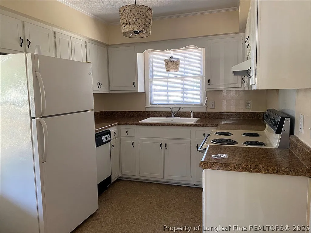 3 bed, 2.0 bath, 1225 sqft, $1,075 — Photo 4