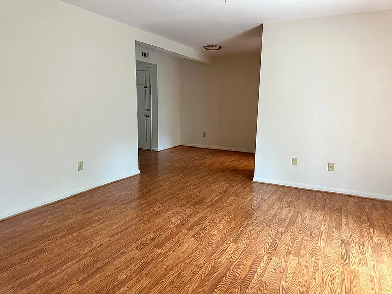 153 Albemarle Dr — Photo 5
