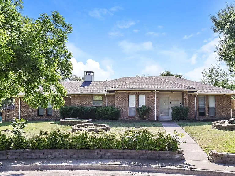 806 Cherlynne Dr — Photo 1