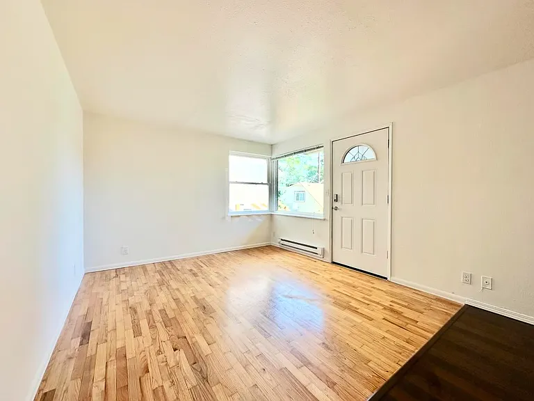 Living Room: great natural light