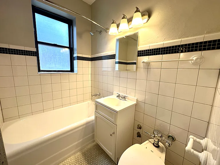 1033 W Loyola Ave #404 — Photo 14