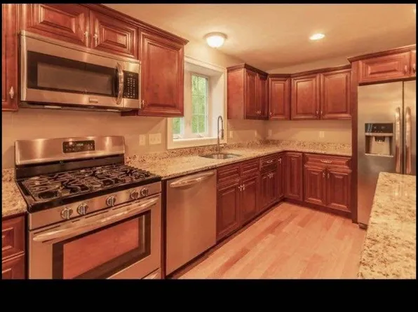 15 Dean St, Norton, MA 02766