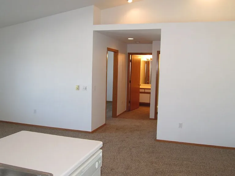 Stuart Street Apartments — Photo 2