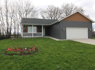 8696 Gilmour Ln, Freeland, MI 48623