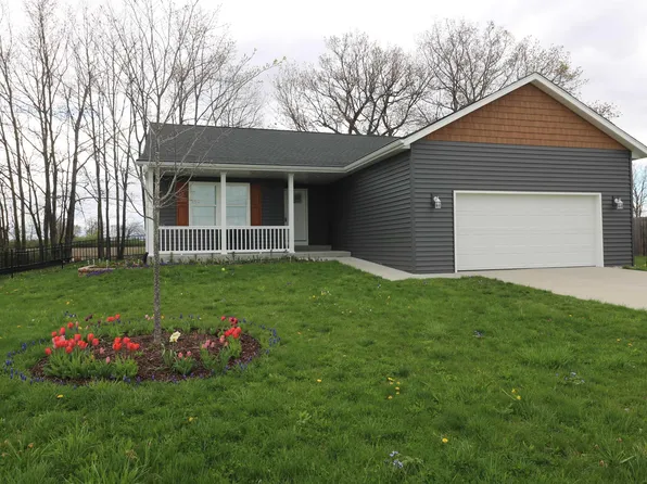 8696 Gilmour Ln, Freeland, MI 48623