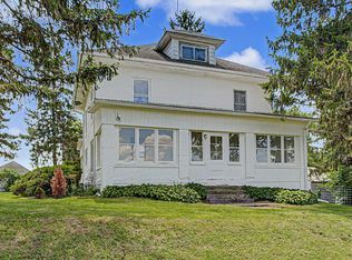 3139 E McConnell Rd, Dakota, IL 61018