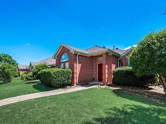2nd image of 2156 Chapman Dr