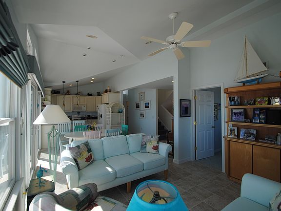 5th image of 2 E Taylor Ave
