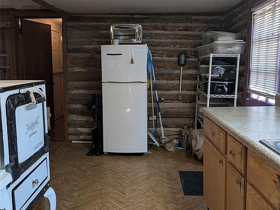 3rd image of 6712 Globe Rd