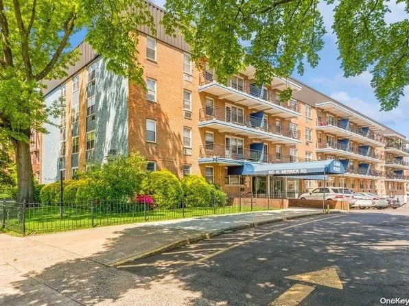 190 W Merrick Road #4D, Freeport, NY 11520