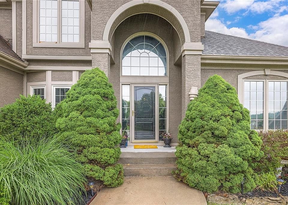 5706 NE Sapphire Pl, Lees Summit, MO 64064 | Zillow