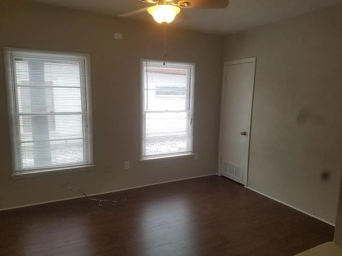 2 bed, 950 sqft, $1,350 — Photo 2