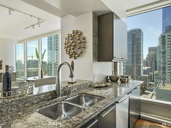 4th image of 425 1st St Unit 4406