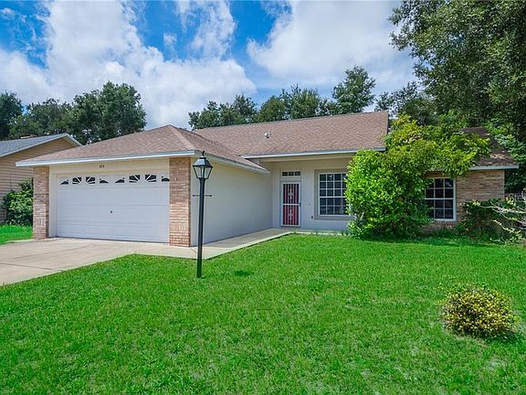 3rd image of 404 Berwick Cir