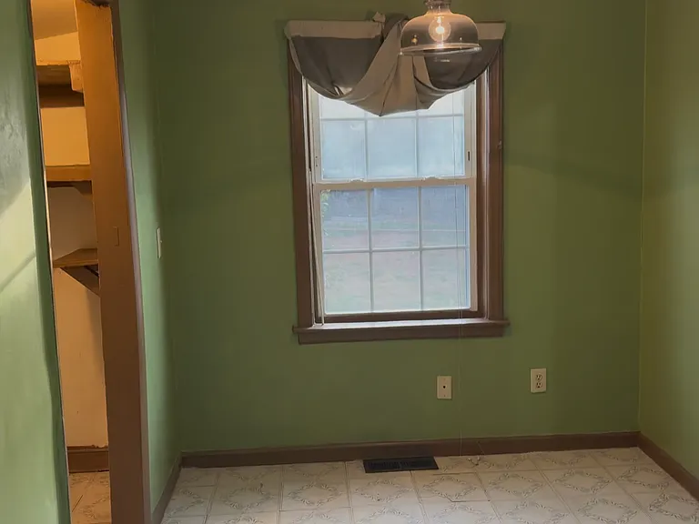 421 Walton St — Photo 5