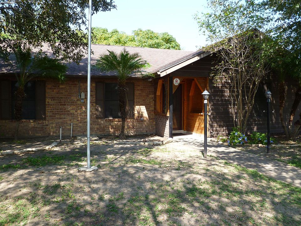 1st image of 902 Sam Houston Blvd