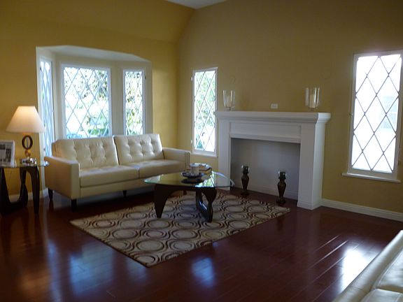 3rd image of 12134 Hollyglen Pl