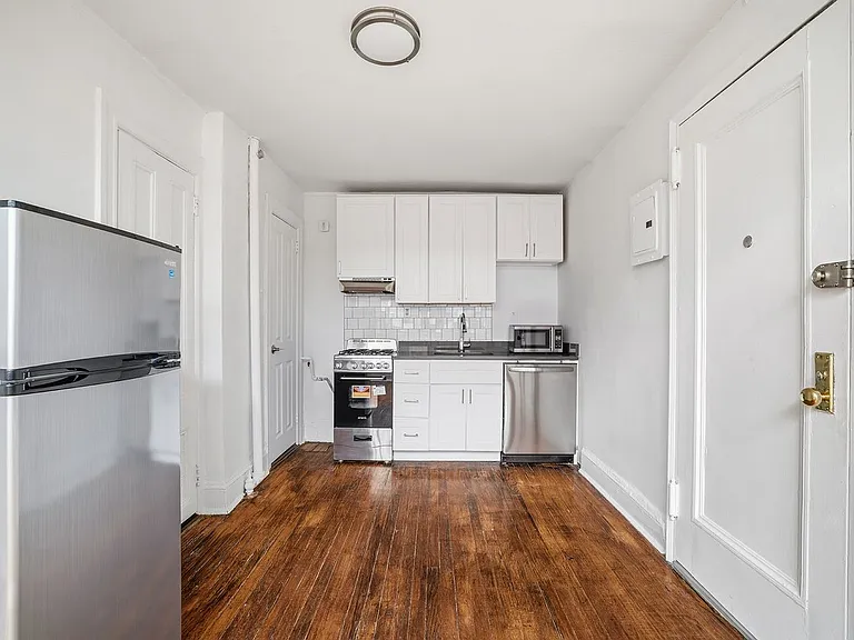 213 W 13th St #5C — Photo 8