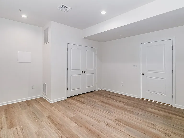 158 High Pointe Dr — Photo 24