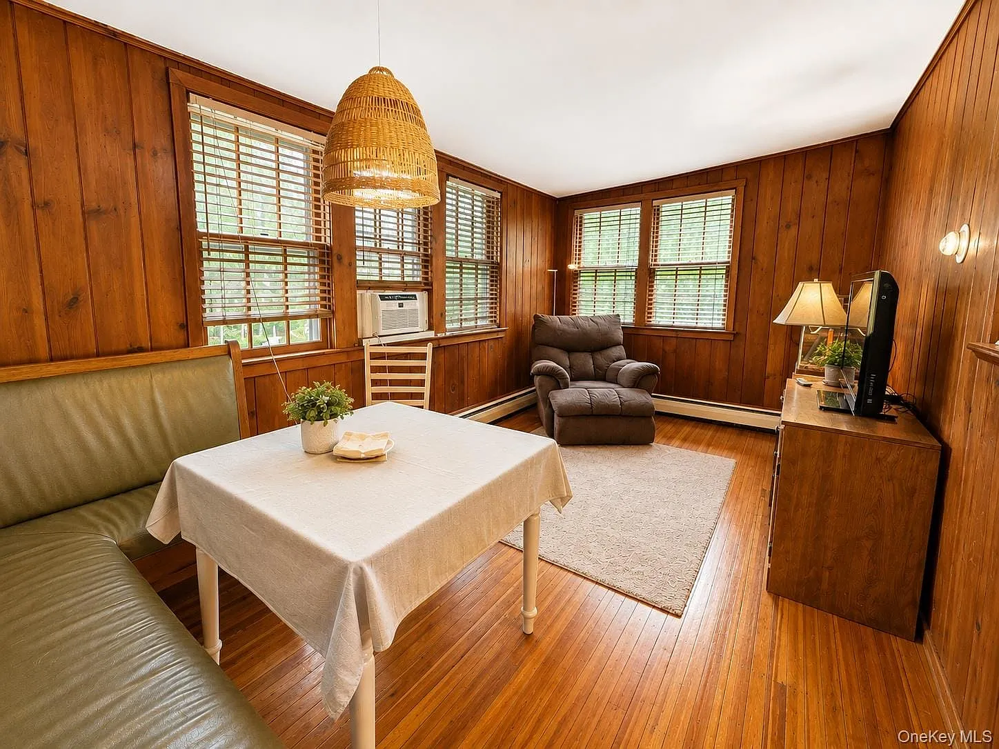 1 bed, 1.0 bath, 450 sqft, $2,300 — Photo 3