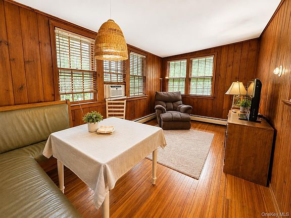 3rd image of 18 Hall Ave