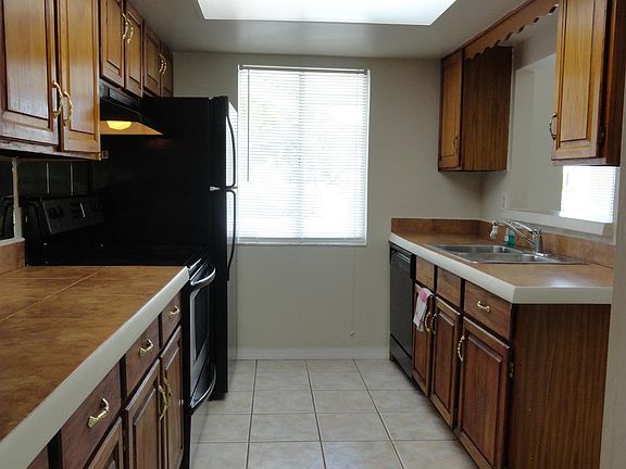 5th image of 1891 Ontario Cir
