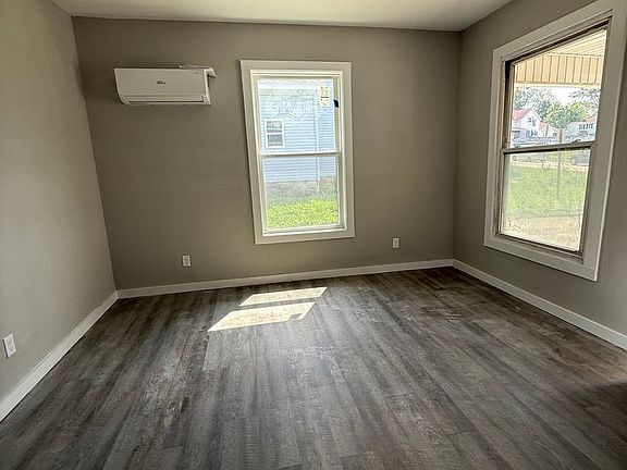 2nd image of 806 Broad St #2