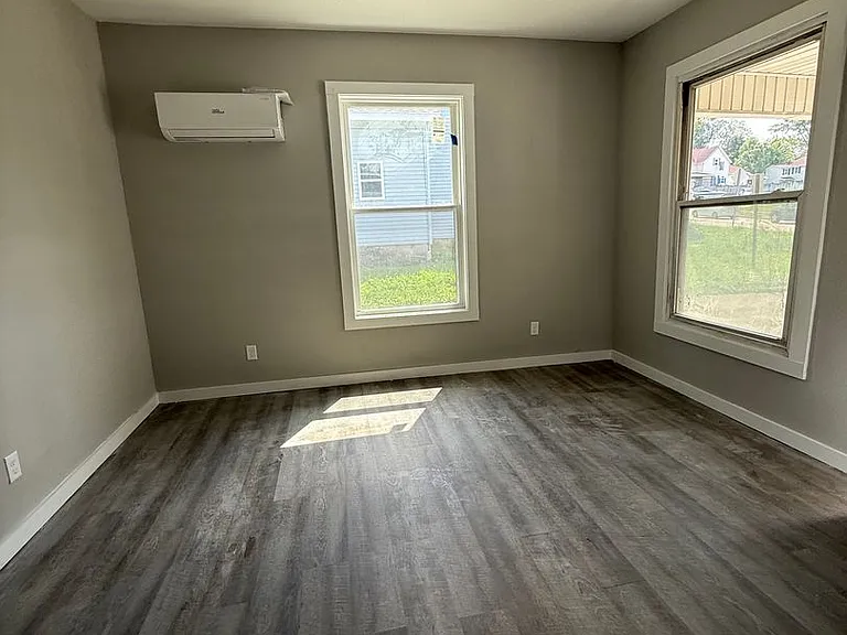 806 Broad St — Photo 10