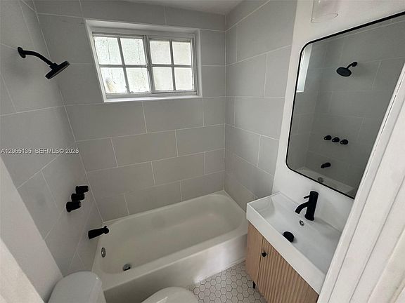 4th image of 553 NE 65th St #2