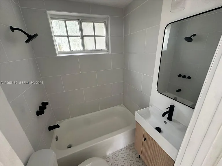 553 NE 65th St #2 — Photo 4
