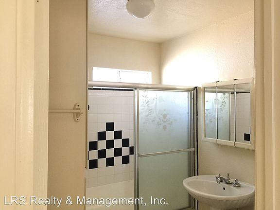 5th image of 10639 Lind Ave