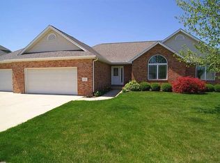 1221 Autumn Ridge Ct, Morton, IL 61550