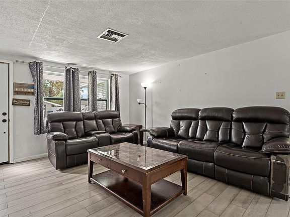 5th image of 3317 Fairmount Dr