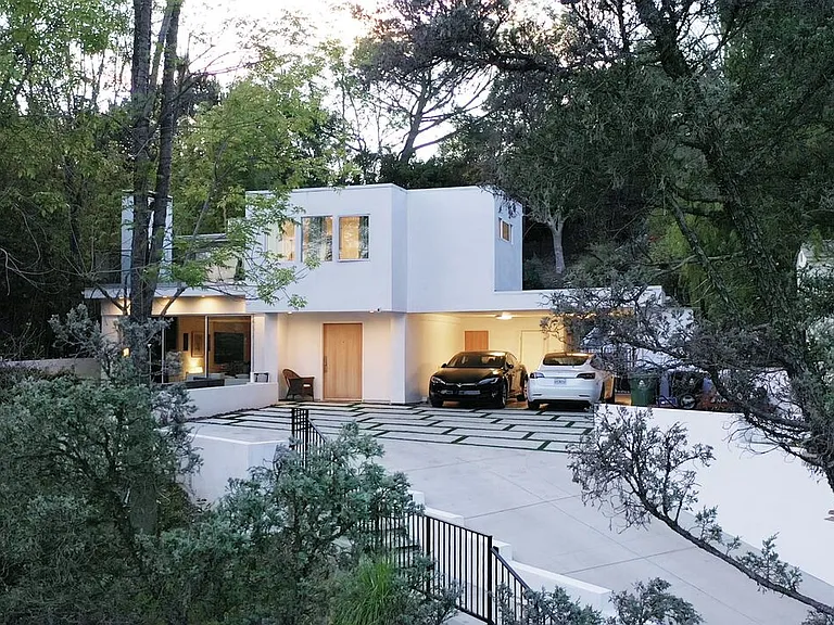2690 Zorada Dr — Photo 3