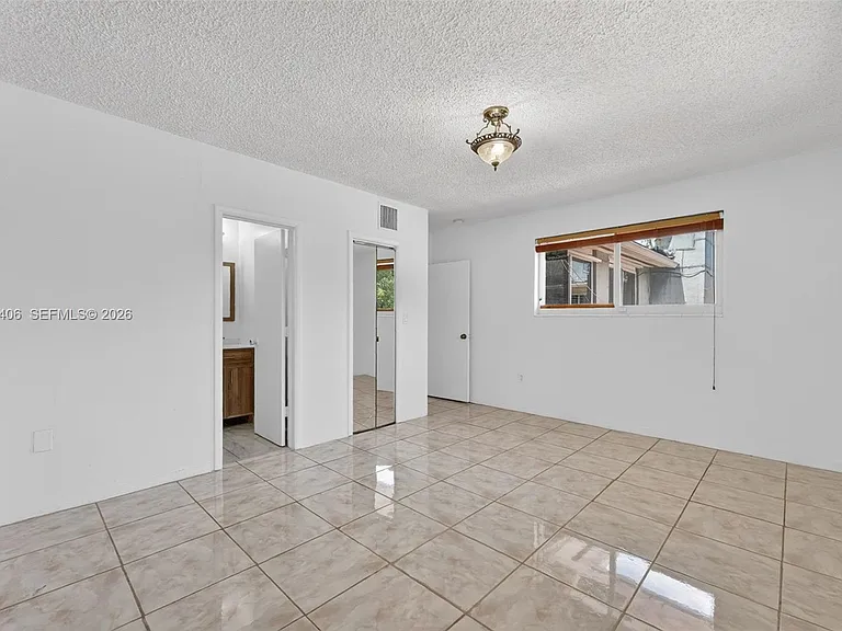 1401 NE 200th Ter — Photo 25