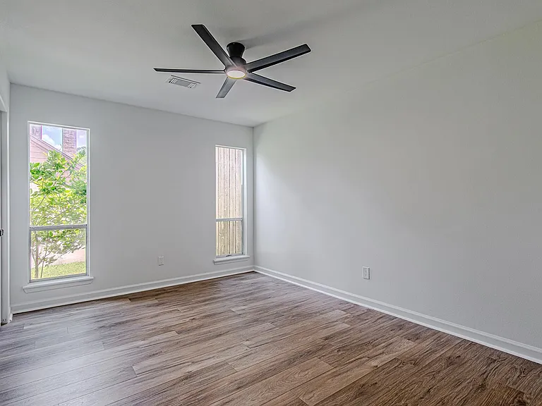 3406 Forest Village Dr — Photo 32