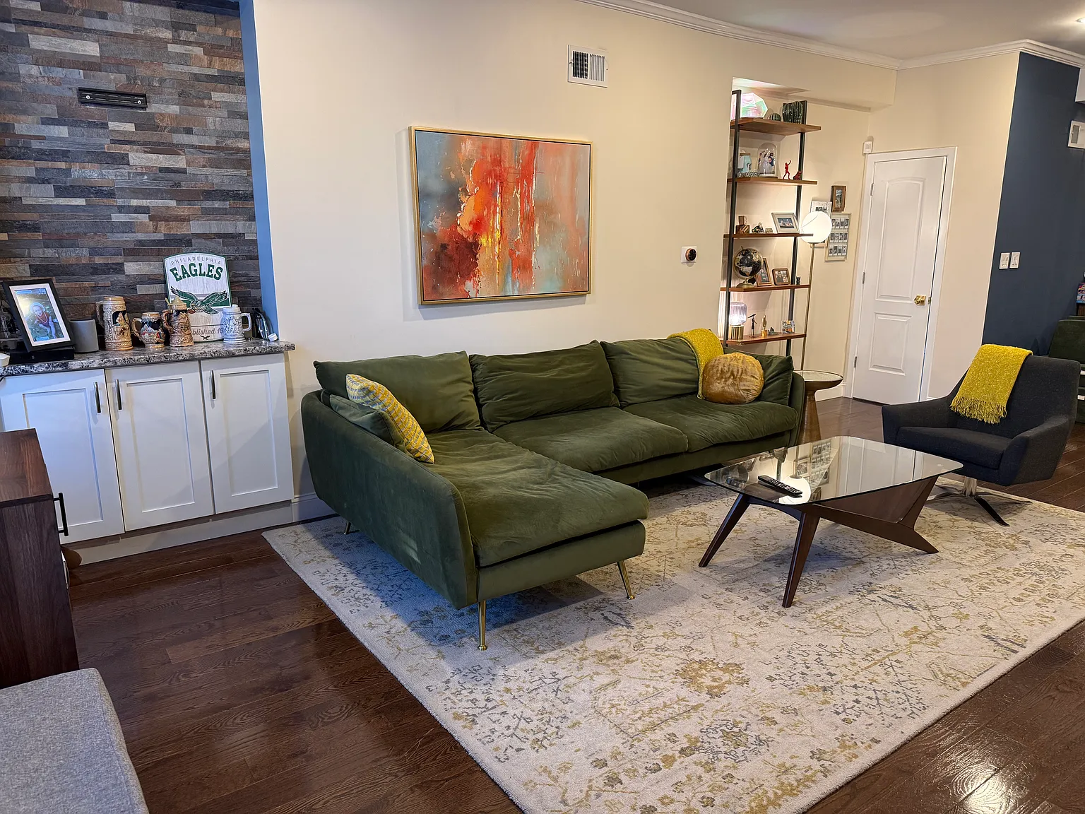 3 bed, 2.5 bath, 1450 sqft, $2,300 — Photo 4