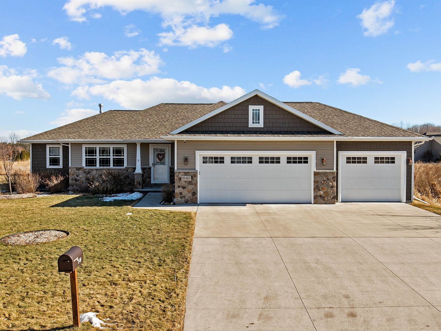 1840 Hedgeview Dr, Neenah, WI 54956 Zillow