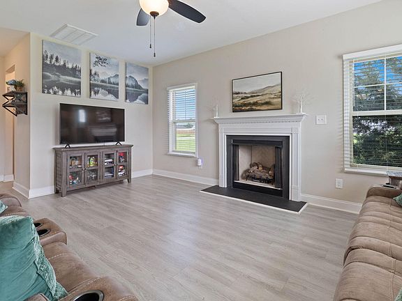 3rd image of 3126 Horseshoe Rd