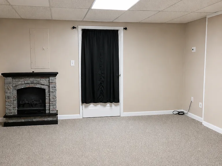6383 Grafton Dr — Photo 4