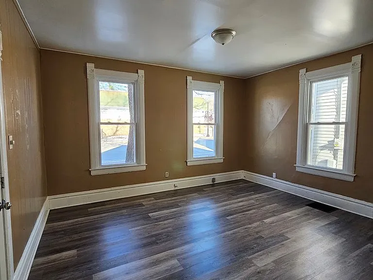 1308 S Western Ave — Photo 17