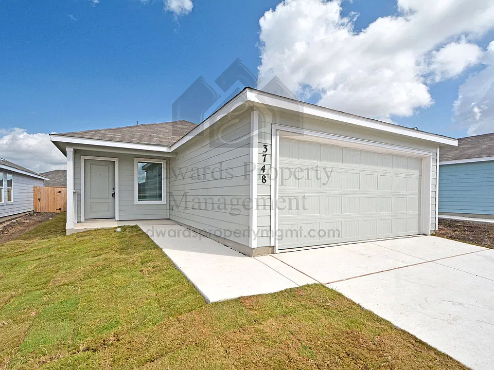 3748 Axis Hill St